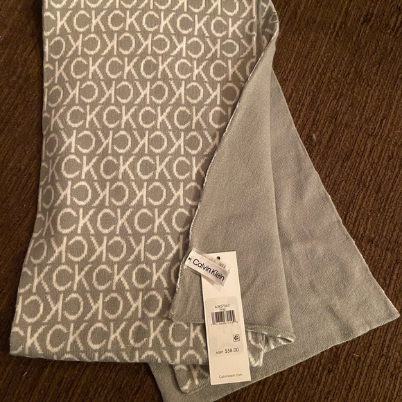 NWT Calvin Klein Signature logo scarf. - Picture 1 of 4